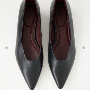 Vince Pointed Toe Flat Black | 9